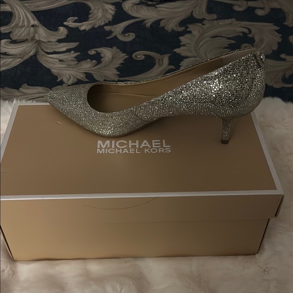 Michael Kors Silver Heels with Glamorous Sparkle - Picture 1 of 4